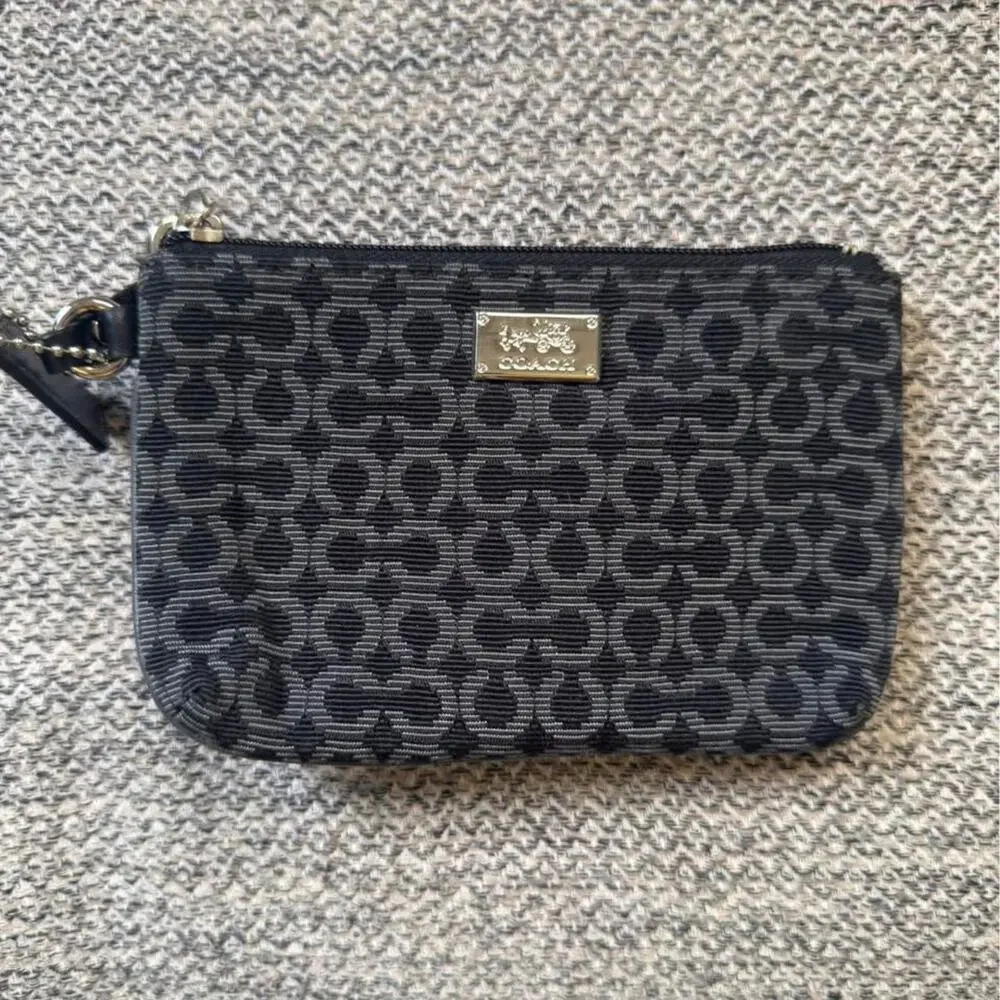Black coach wristlet pattern real